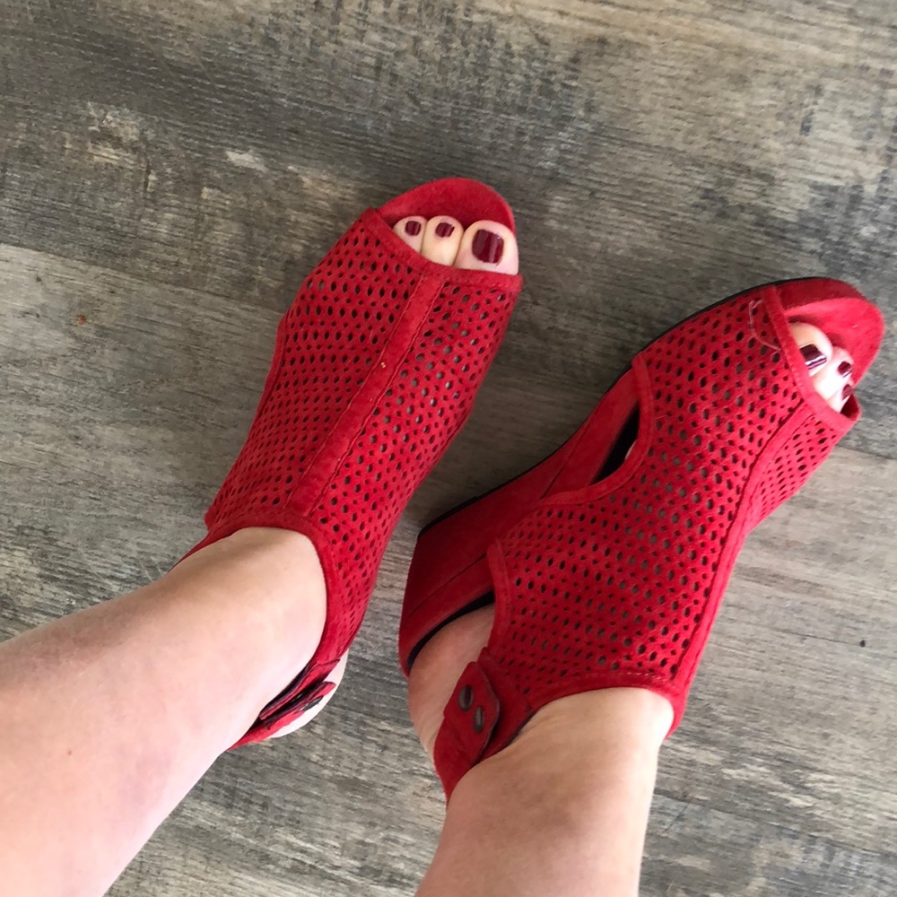 Shoes - Picture 2 of 6